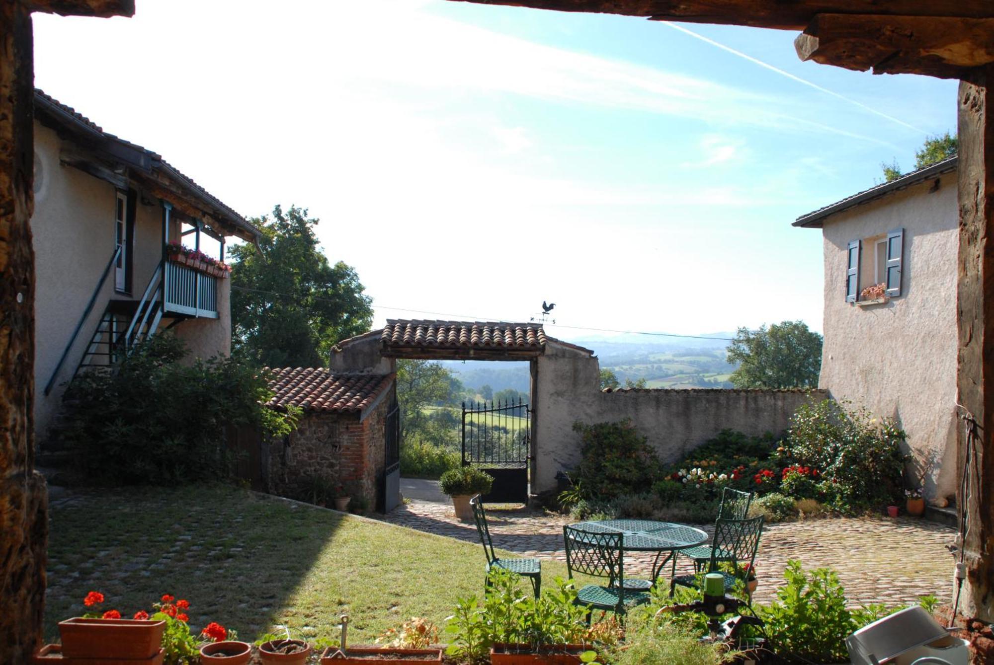 Chez Jacotte Et Elia Bed & Breakfast Saint-Galmier Dış mekan fotoğraf