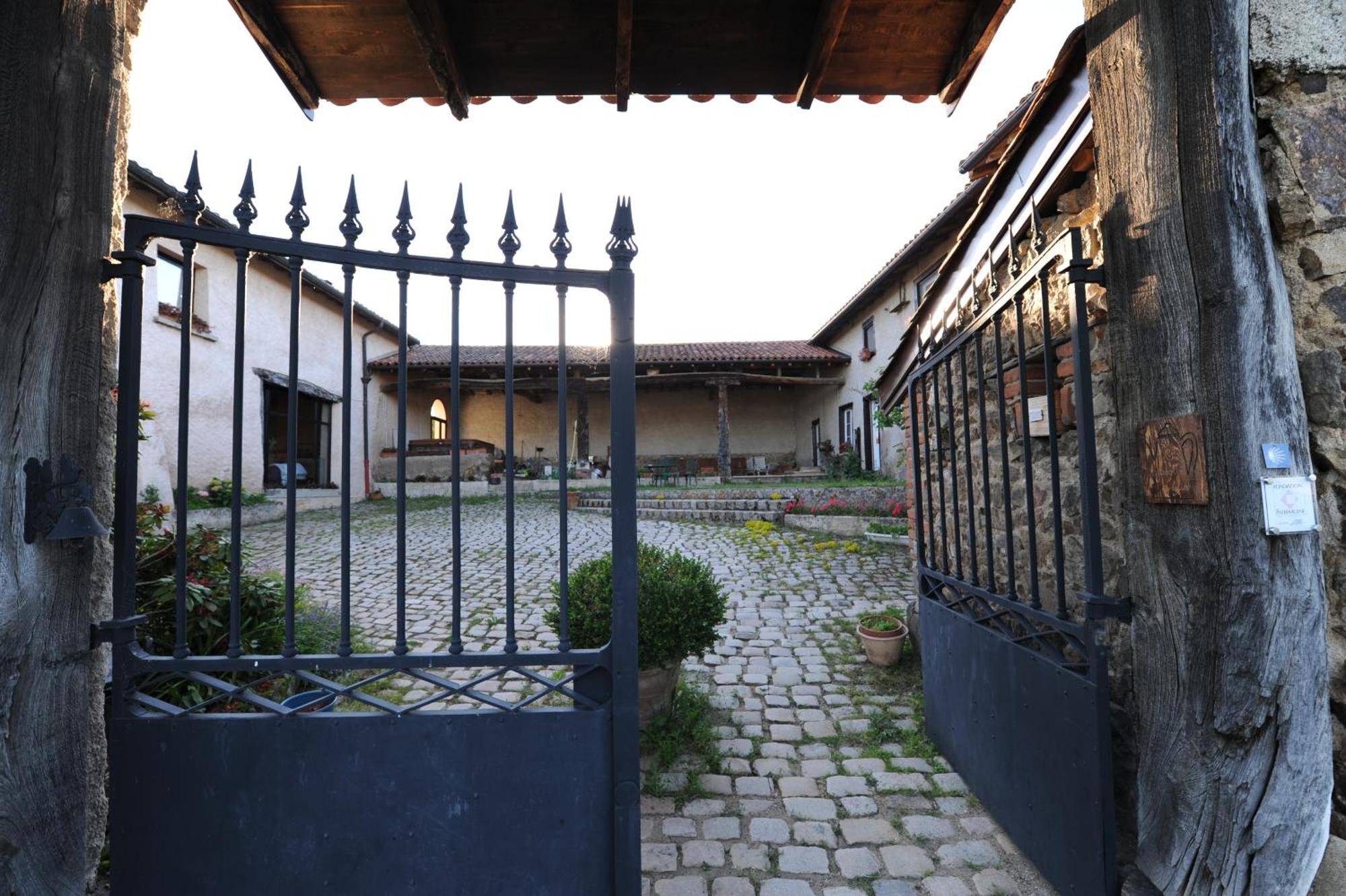 Chez Jacotte Et Elia Bed & Breakfast Saint-Galmier Dış mekan fotoğraf